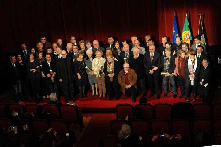 Viana homenaxeou a cidadáns e institucións