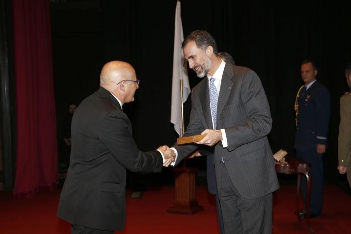 Jose Palma Andres condecorado en Portugal pola súa contribución á integración europea