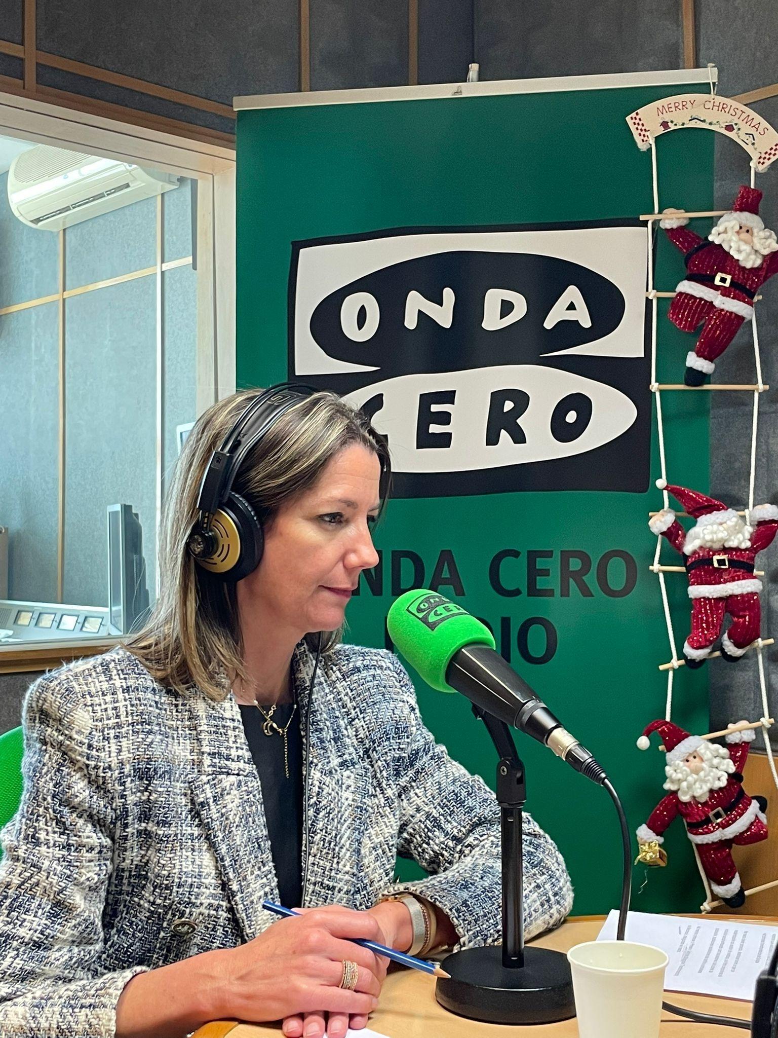 lara en programa final de año onda cero
