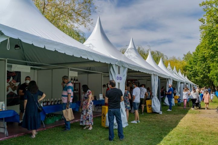 Máis de 3.000 persoas visitaron en O Barco a Feira de Productos tradicionais
