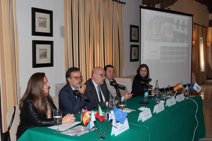 As cidades do Eixo Atlántico intercambian as súas experiencias no ámbito do turismo nun seminario en Monforte Lemos
