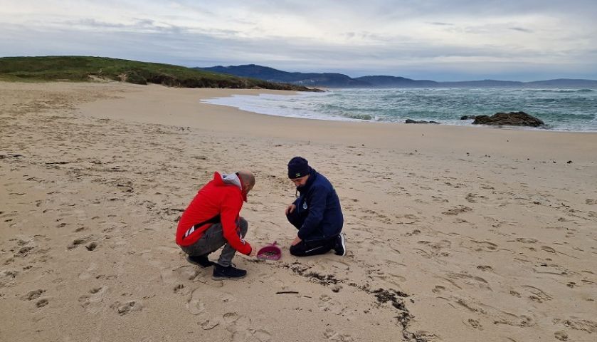 O Concello de Carballo, municipio do Eixo Atlántico, está a organizar un sistema de recollida ante a chegada dos primeiros pellets ás nosas praias
