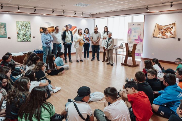 O alumnado de Guimarães visita Ribeira dentro do programa de intercambios escolares do Eixo Atlántico