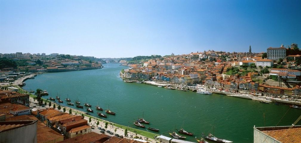 España y Portugal piden a la Comisión Europea un plan para apoyar el sector turístico