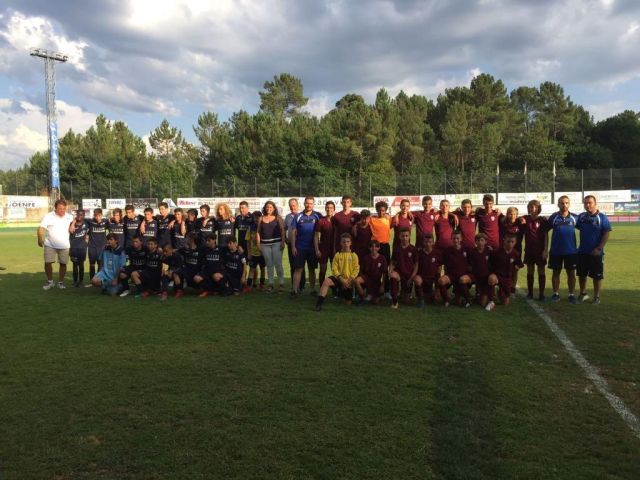 O equipo infantil de Santiago alzouse co I Torneo Internacional de fútbol infantil Eixo Atlántico, disputado no Carballiño