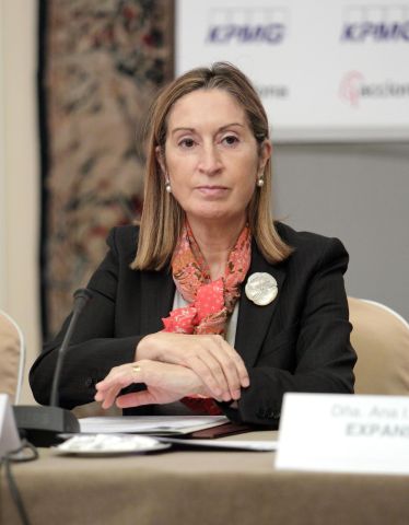 Ana  Pastor anuncia un proxecto de colaboración con Portugal