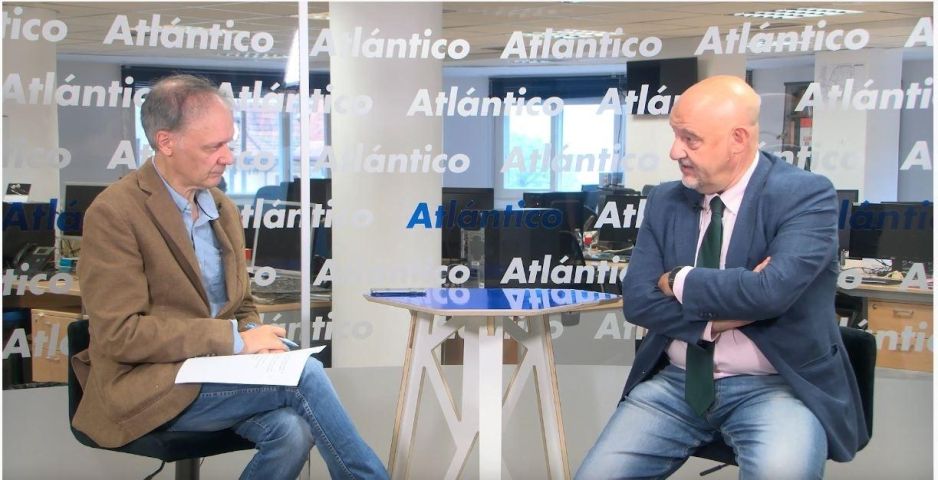 Os jornais Atlantico Diario e La Región entrevistam ao secretário geral do Eixo Atlântico