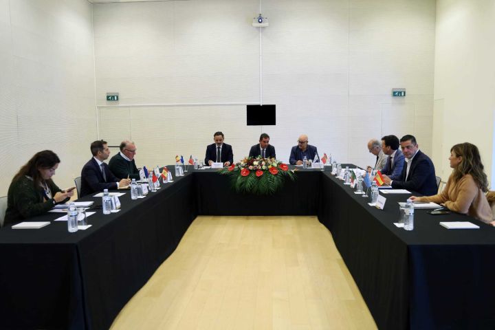 A Comissão Política de Economia do Eixo Atlântico reuniu-se em Peso da Régua