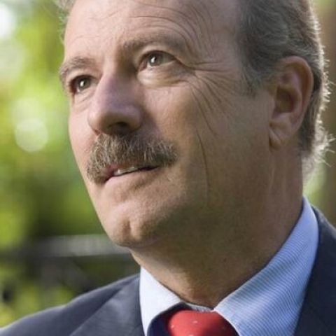 Política de mucha anécdota y poco fondo