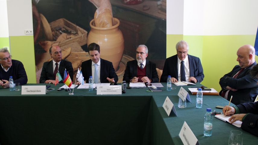 A fronteira advirte de que se non conta con ela, o Cume Ibérico será “unha fraude ética”