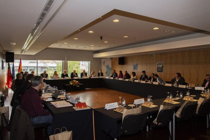 La frontera reclama a la Cumbre Ibérica la creación de un grupo de trabajo para el impulso del Corredor Atlántico