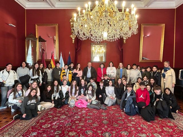 O alumnado de Vila Real visita Santiago no marco do programa “Vivir nos municipios do Eixo Atlántico”