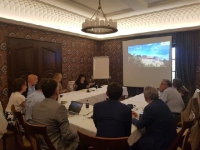 Unha delegación do Eixo Atlántico visita a rexión húngara de Tokaj para coñecer as súas experiencias de enoturismo