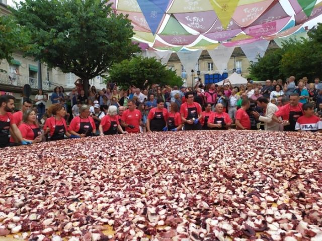 A Festa do Pulpo do Carballiño, cidade do Eixo Atlántico, declarada Festa de Interés Turístico Internacional