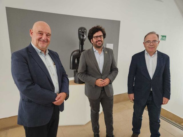 El secretario general del Eixo Atlántico, Xoán Vázquez Mao, se reúne con el director de la AECID, Antón Leis, para trasladar las estrategias de internacionalización y coordinar con las estructuras de cooperación españolas