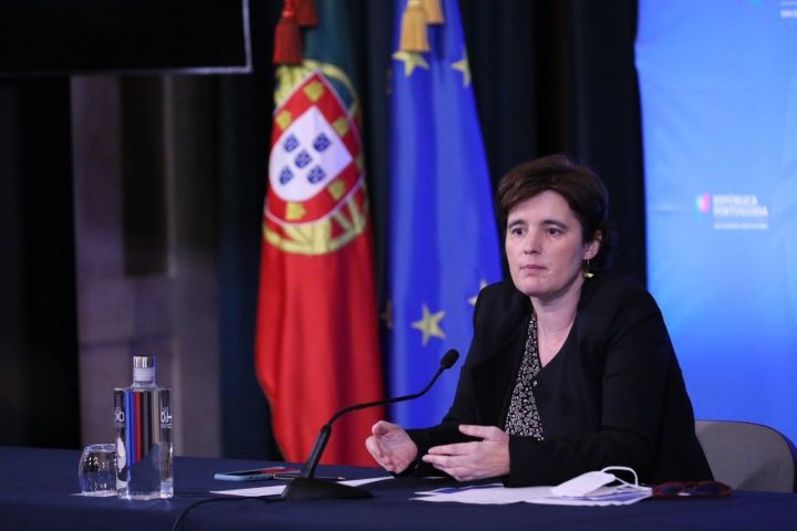 Alivio de las medidas COVID en Portugal: Aislamiento solo para positivos, las mascarillas se mantienen en espacios interiores