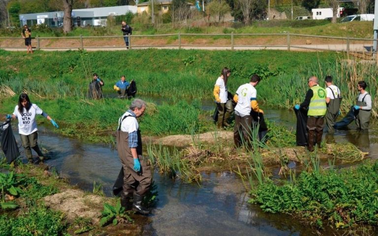 300 alumnos de Guimarães van limpar río Selho o Día Internacional de Acción polos Ríos