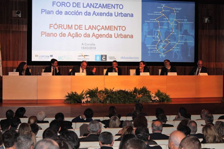 O futuro das cidades despois da crise centra o debate dos alcaldes na Coruña