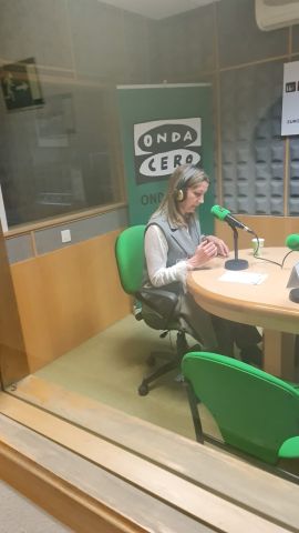 A Presidenta do Eixo Atlántico, Lara Méndez, debate sobre política urbana en Onda Cero