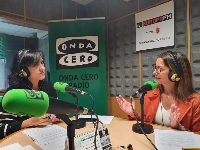 A presidenta do Eixo Atlántico entrevistada en Onda Cero