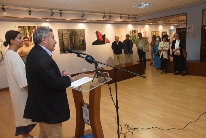 La XIII Bienal de Pintura del Eixo Atlántico termina su recorrido en Ribeira