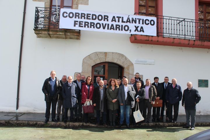 A Comisión Europea confirma que o Goberno español solicitou a inclusión do treito Ourense-Monforte-Palencia na rede europea de transportes, reivindicación histórica do Eixo Atlántico