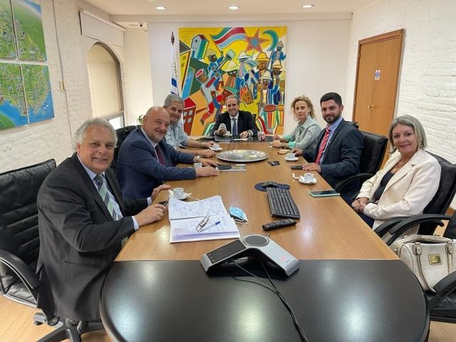 El Eixo Atlántico, junto con la Prefeitura de Santana do Livramento y la Intendencia de Rivera, se reúne con miembros del Gobierno de Uruguay para hablar de la Agenda Urbana