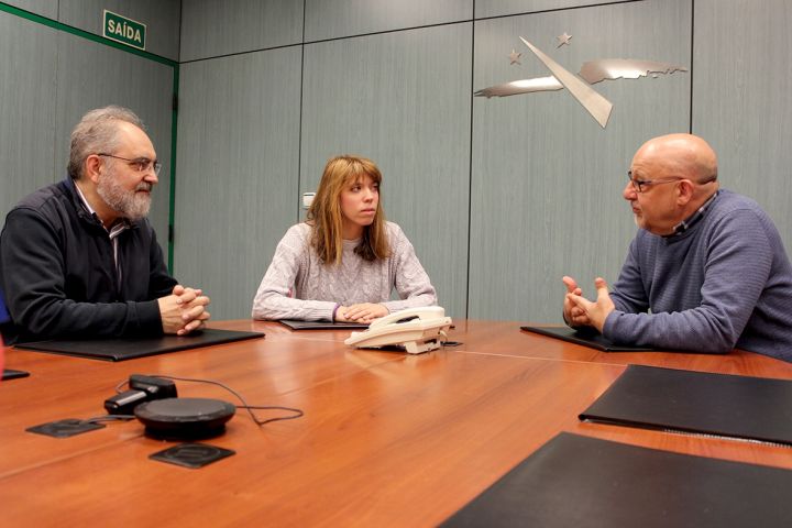 Os candidatos de En Marea  de Pontevedra reúnense co secretario xeral do Eixo Atlántico