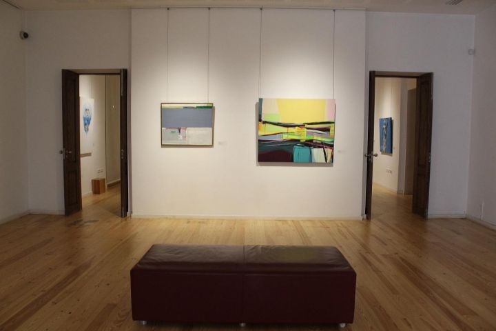 Santa Maria da Feira acolhe a exposição Retrospetiva da Bienal de Pintura do Eixo Atlântico