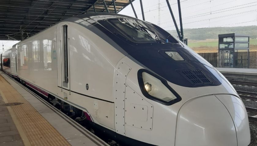 O Eixo Atlántico pide explicacións a Renfe polos tempos da AVE a Galicia en 2022