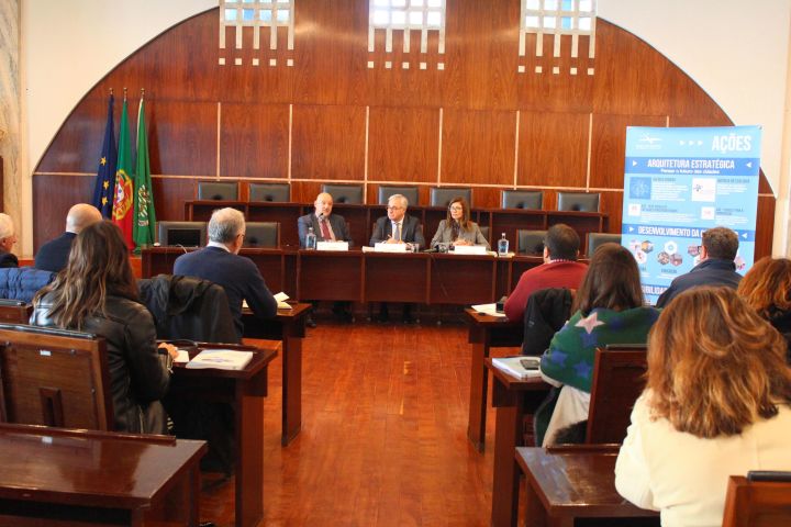Turismo massivo pode ser “um cancro”, avisa secretário-geral Xoân Mao