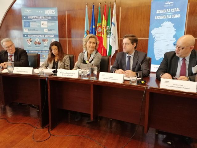 O Eixo Atlântico retoma a defesa e impulso das infraestruturas depois da quebra eleitoral, em ambos países