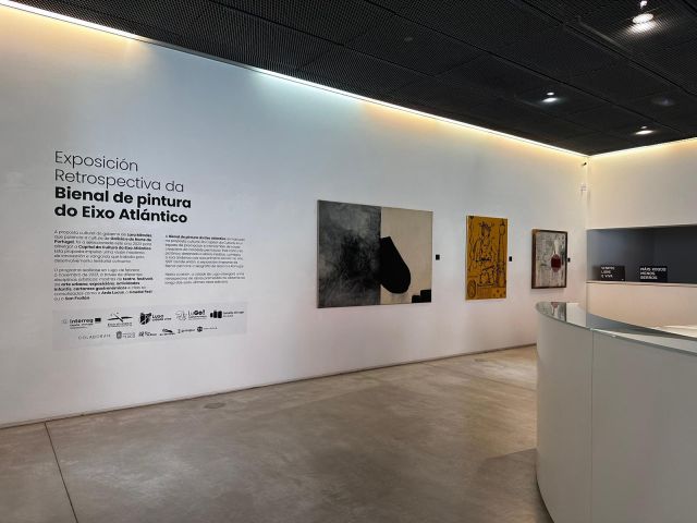 Inaugurada la exposición "Retrospectiva" con las obras premiadas de las trece ediciones de la Bienal de Pintura del Eixo Atlántico