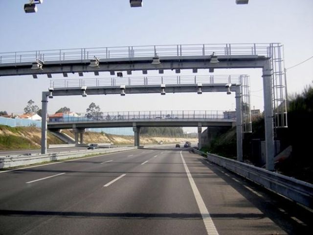 Los coches extranjeros pagaron 6,4 millones en peajes lusos en 2013